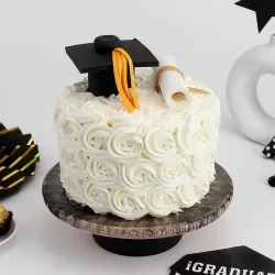  White Delicious Graduation Cake 